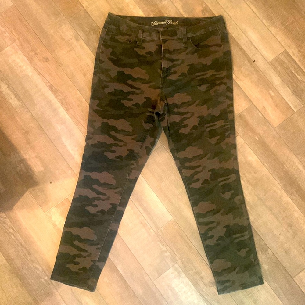 Universal Thread Jeans, size 10/30, Army Green